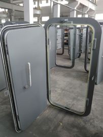 Door met rond raam en snelwerkend leverancier