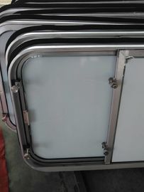Op maat gemaakte geboltde / gelaste rechthoekige marinieren / marineschepen met aluminiumlegeringsvenster leverancier