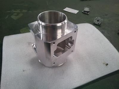 Op maat gemaakte onderdelen voor metaalbewerkingsmachines voor CNC-bewerking met hoge precisie met gemakkelijk transport en levering leverancier